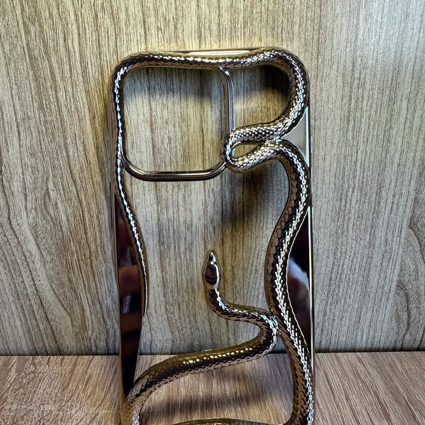 SNAKE IPHONE 16 PRO